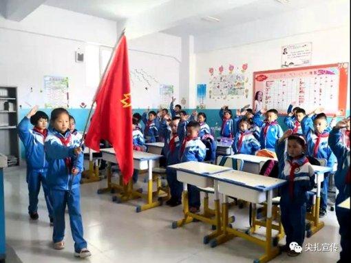 哈尔滨巨龙冰雕被掰断牙齿，曾获比赛金奖，景区回应不会追责格局大